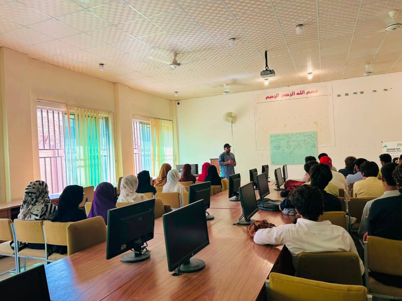 Hunar Tehreek training class in session — photo 20